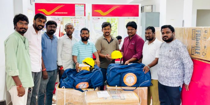 Distribution of kits to beneficiaries of Pradhan Mantri Vishwa Karma Yojana..