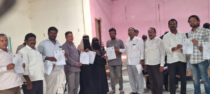 Distribution of ration cards in Ghanpur..