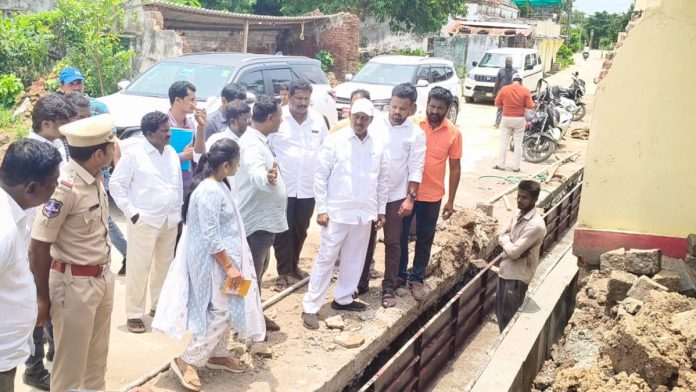 Everyone should cooperate in the development of Parakala town: MLA Revuri Prakash Reddy