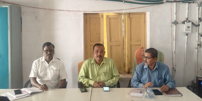 Facilities should be provided to voters at polling stations.
