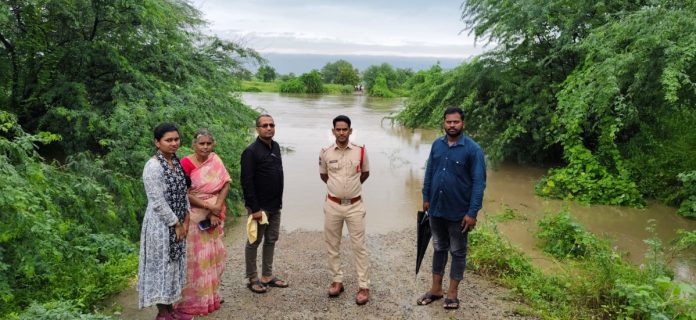 Floods in Lendi stream, traffic halted