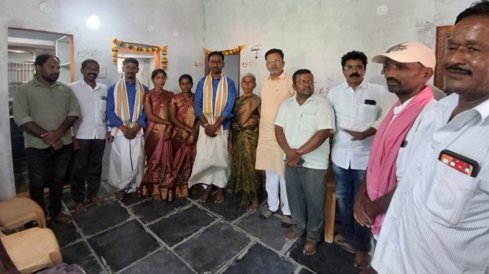 Former MLA Putta attended the housewarming