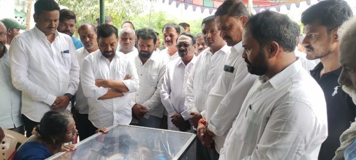 Former MLA Payalla paid tribute..