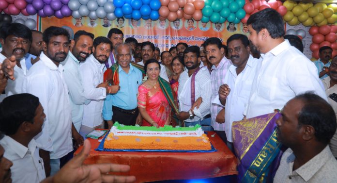 Jhansi Reddy couples wedding anniversary celebrations in grand style
