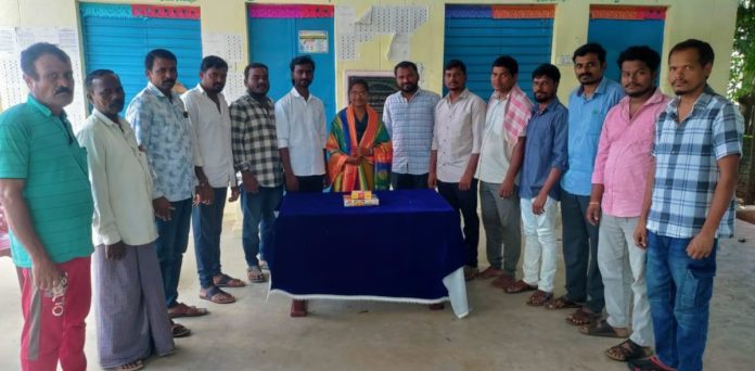 Lavanya, the best secretary, receives a grand honor