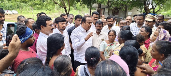 MLA Dr. Bhupathi Reddy visited the expatriate center