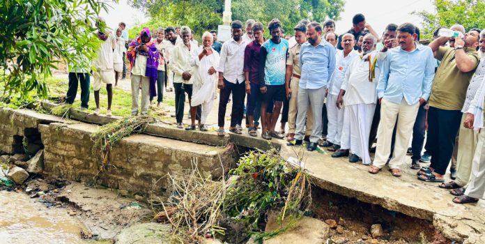MLA Thota visited Chinna Eklara village