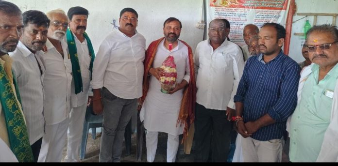 MLA visits Pedda Eklara Shiva Temple