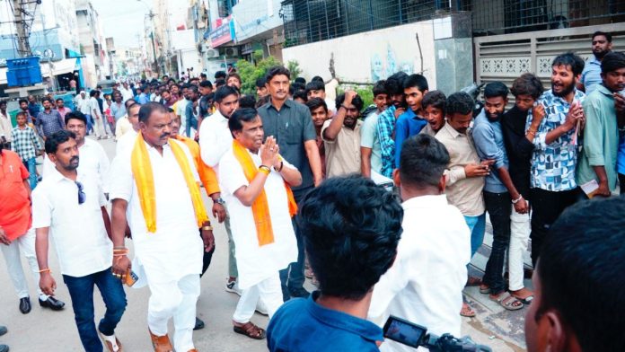 MLA who contributed to Ganesh Mandapam