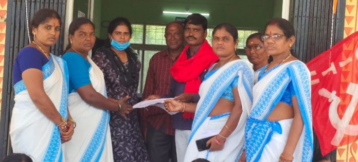 Minimum wages should be paid to ASHA workers.