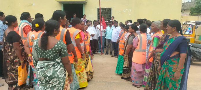 Municipal workers should be made permanent