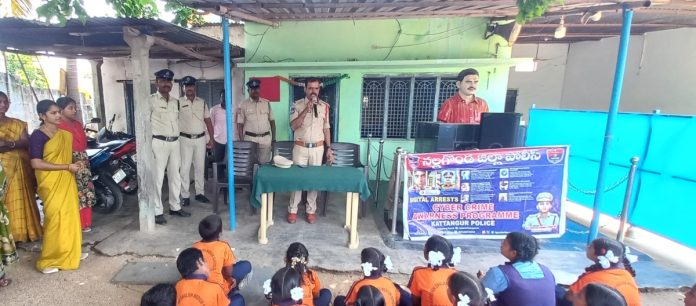 Must be aware of cyber crimes: SI