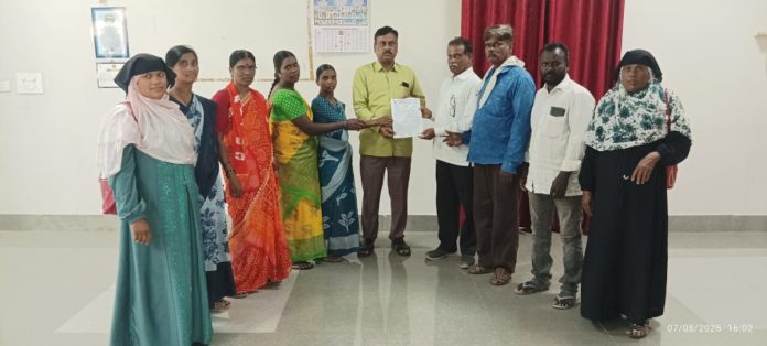 Petition to DEO regarding the problems of mid-day meal workers