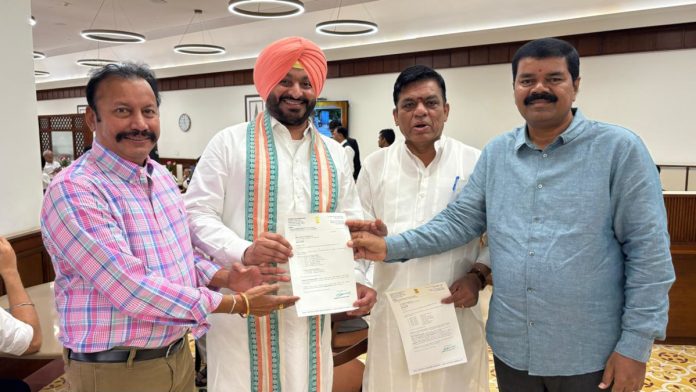 Pinapaka MLAs meet Railway Minister