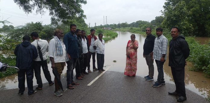 Roads submerged by the force of the rain