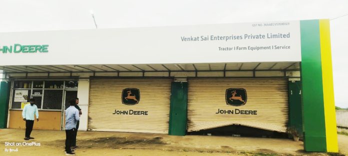 Robbers terrorize John Deere tractor showroom