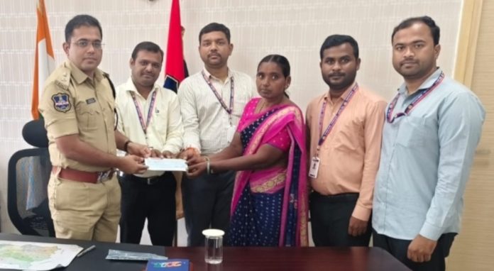 SP presented a check to the deceaseds family..