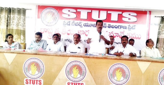 పీఆర్సీ అమలుకు సీఎం చొరవ చూపాలి