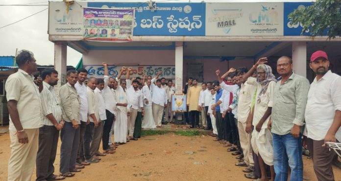 Sardar Sarvai Papanna Jayanti celebrated in Veldanda