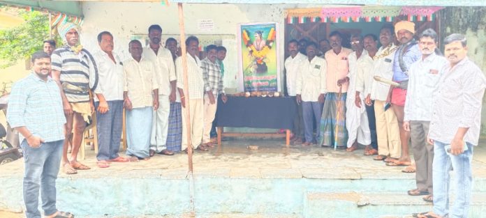 Sardar Sarvai Papannas birth anniversary celebrated in Thimmapuram