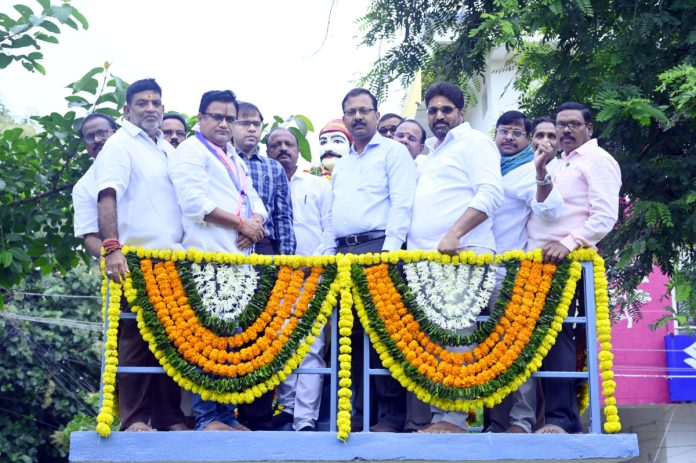 Sarvai Papannagouda should move forward with fighting spirit: Collector