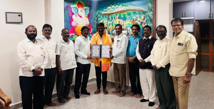 Satish Yadav receives a grand tribute