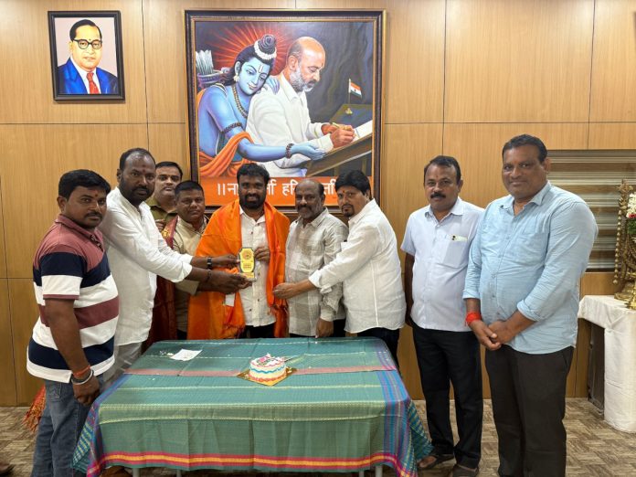 Senior photographer Lukka Gangadhar receives a grand honour