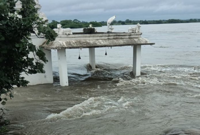 Submerged Shiva temple in Manjeera..