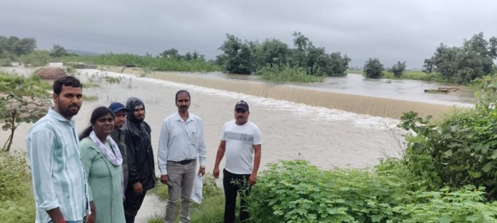 Tahsildar visits ponds