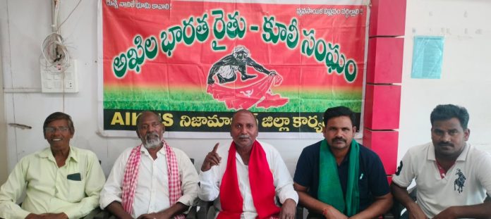 The government should help farmers and people affected by heavy rains...