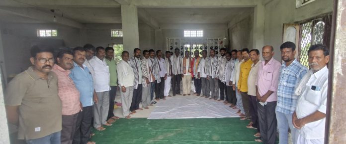 The government should work for the advancement of handloom workers.