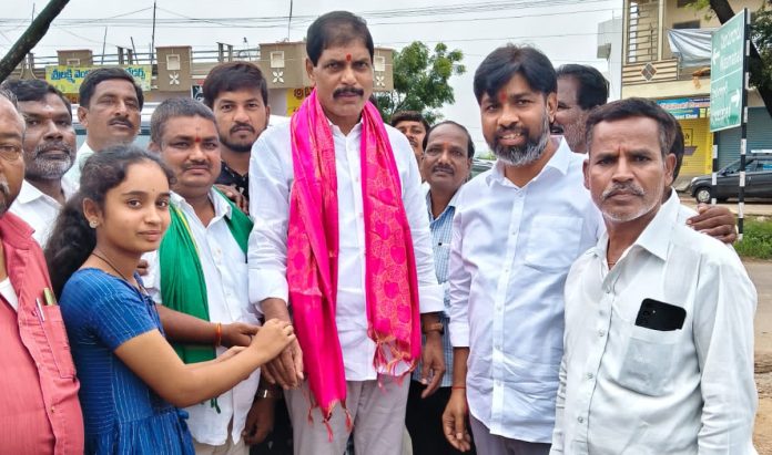 Tribal child ties rakhi to former MLA