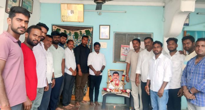 Tributes to Barla Mohan Reddy
