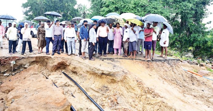 విపత్తు కాలంలో ప్రజలకు అండగా అధికార యంత్రాంగం
