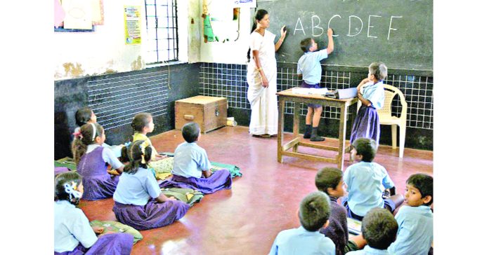 బడుల్లో తగ్గుతోన్న చేరికలు