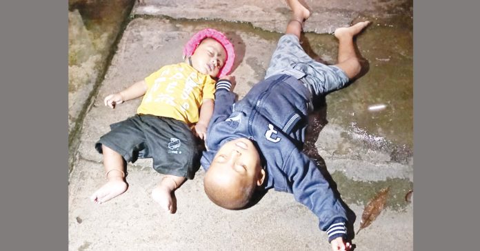ఇద్దరు పిల్లలను సంపులో వేసి హత్య