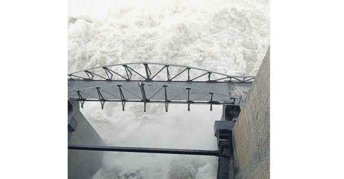జూరాల 44 గేట్లు ఎత్తివేత