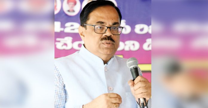 బీసీ రిజర్వేషన్ల విషయంలో బీజేపీది ద్వంద్వ వైఖరి
