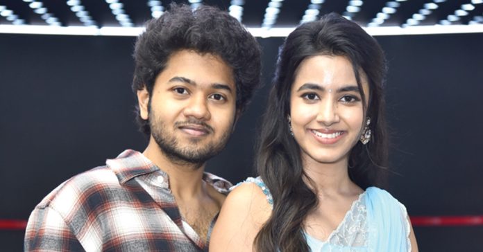 నవ్వించే 'లిటిల్‌ హార్ట్స్‌'