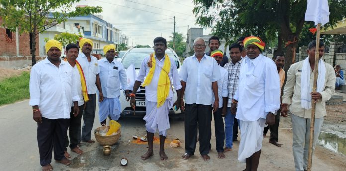 Villagers who went to offer offerings to Santa Mallanna