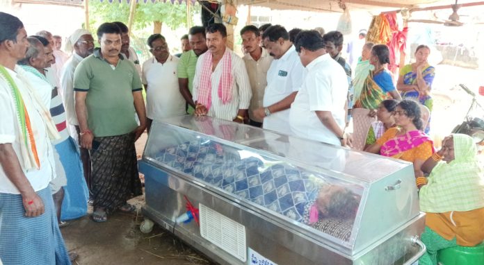 Visiting the family of the deceased