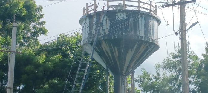 Water tank overflow leakage at Peddaedgi GP..