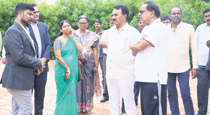 టూరిజంలో కొత్త ధోరణులపై దృష్టి పెట్టాలి