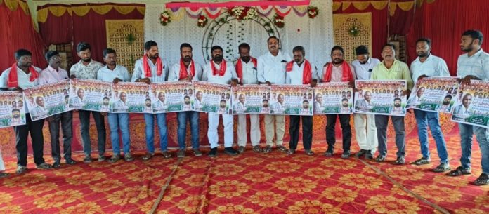 Yadavas should develop politically