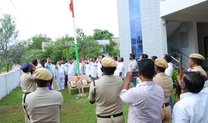 Youth should contribute to the development of the country with morality and technology.