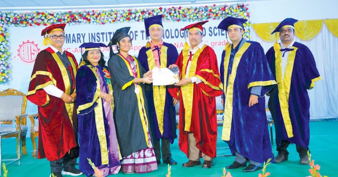 గొప్పగా స్థిరపడి తల్లిదండ్రులకు రిటర్న్‌ గిఫ్ట్‌ ఇవ్వాలి