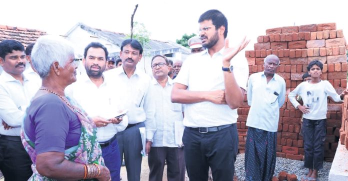 ఇందిరమ్మ మోడల్‌ హౌస్‌ ప్రకారమే ఇండ్ల నిర్మాణాలు