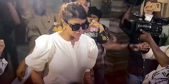 నటి మంచు లక్ష్మిని