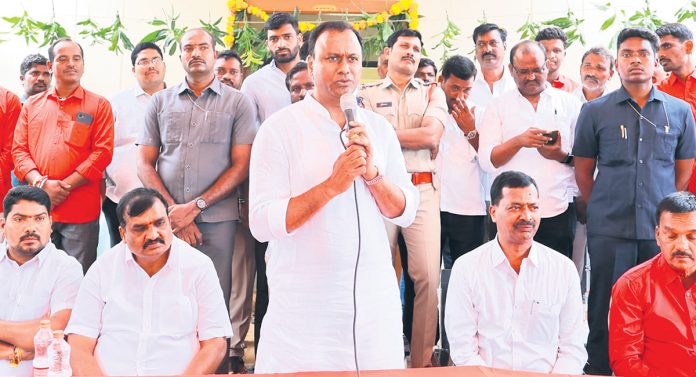 అన్నదమ్ములమిద్దరం సమర్థులమే