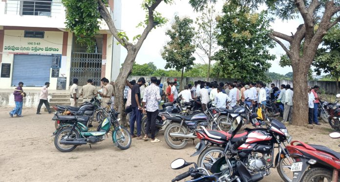 A fight for urea in Ponkallo..